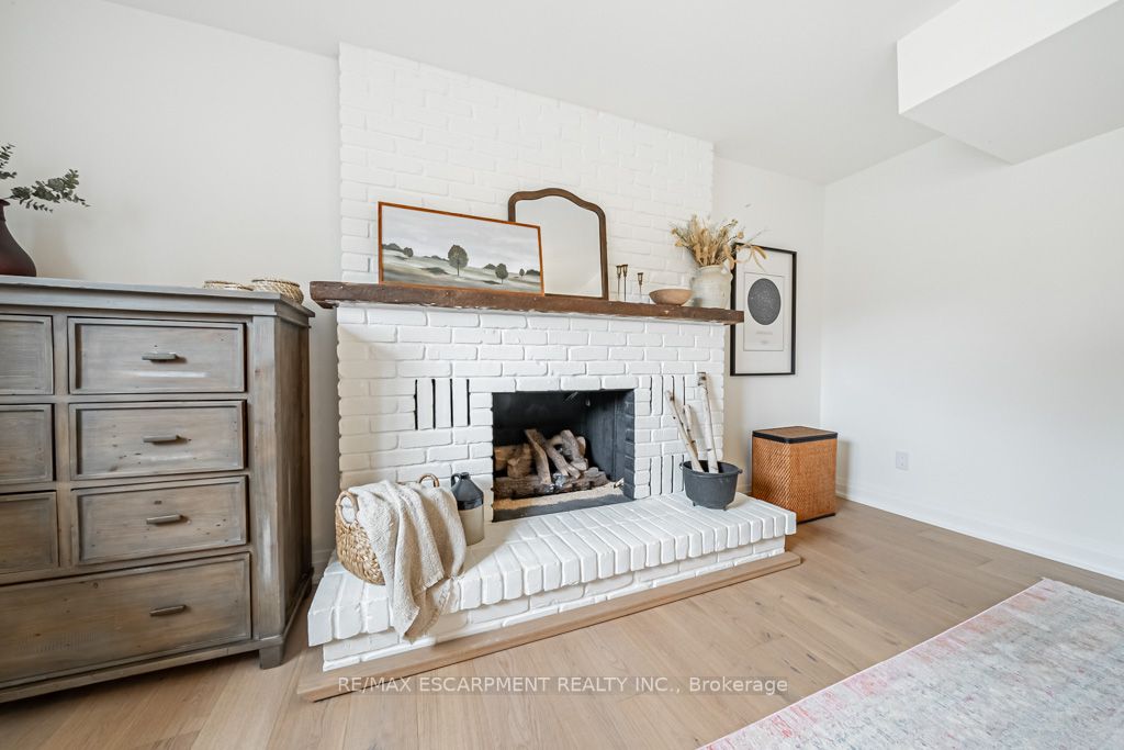 225 Athenia Dr