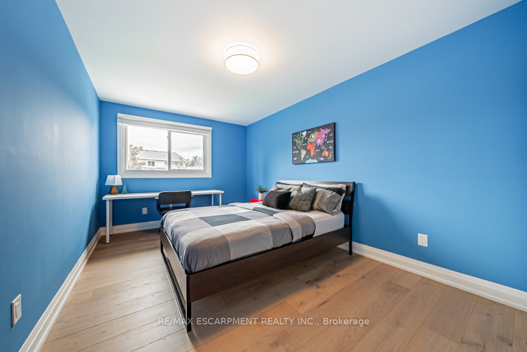 225 Athenia Dr