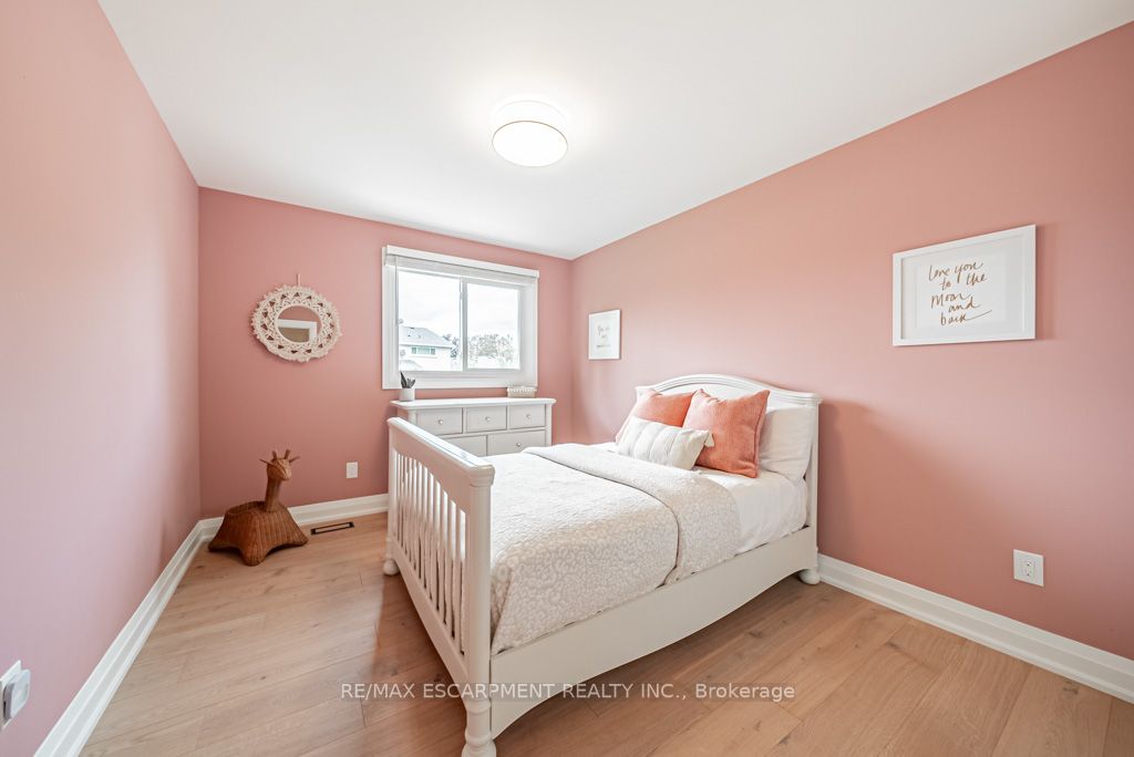 225 Athenia Dr