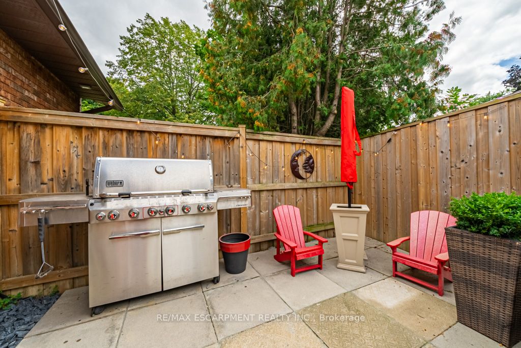 225 Athenia Dr