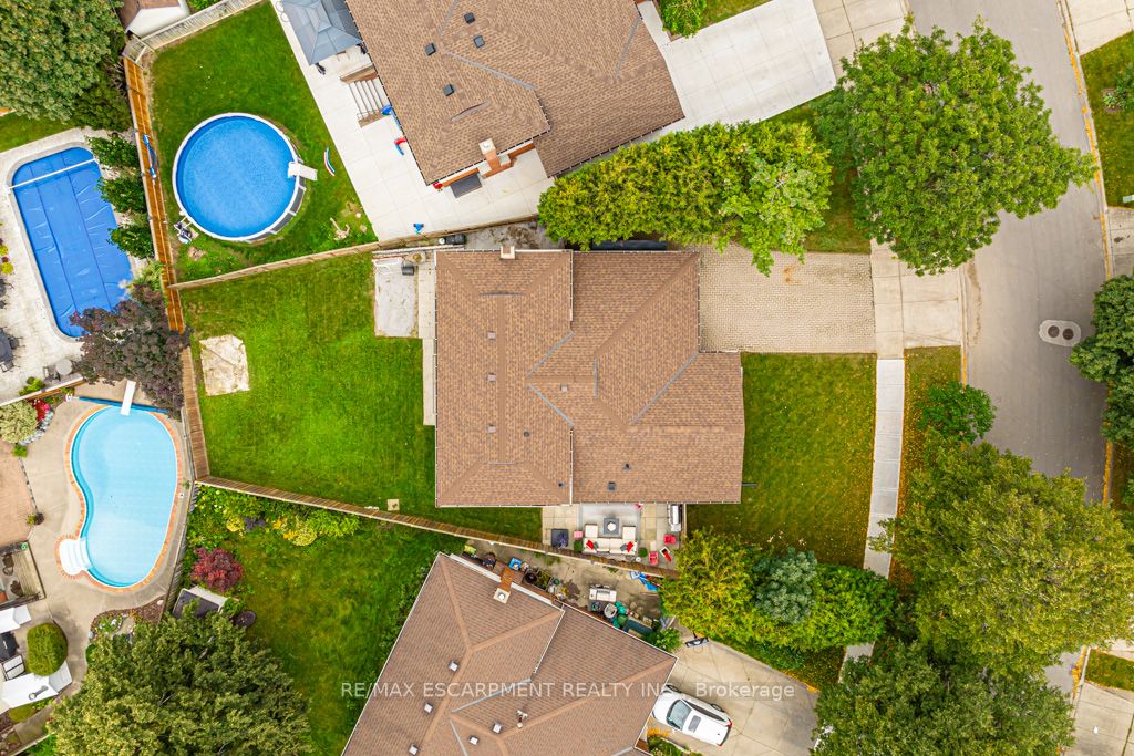 225 Athenia Dr