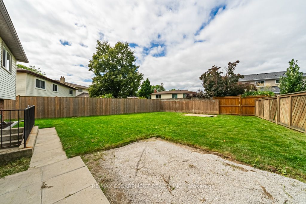 225 Athenia Dr