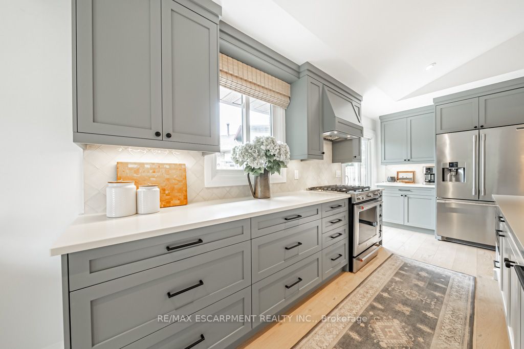 225 Athenia Dr