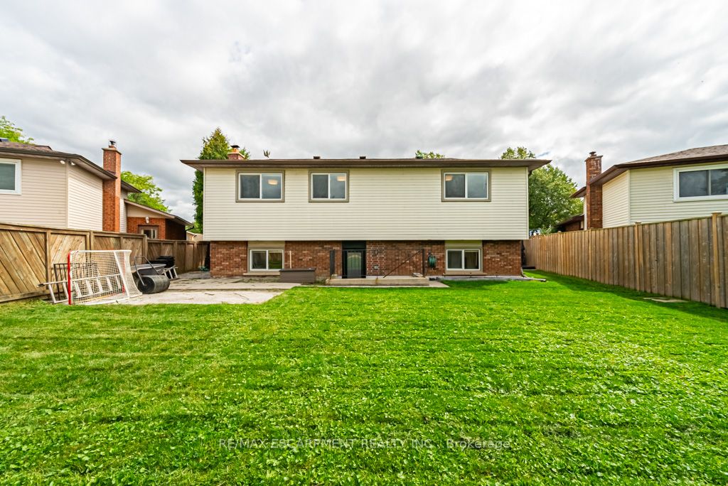 225 Athenia Dr