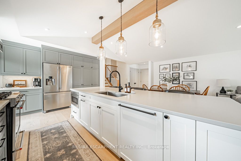 225 Athenia Dr