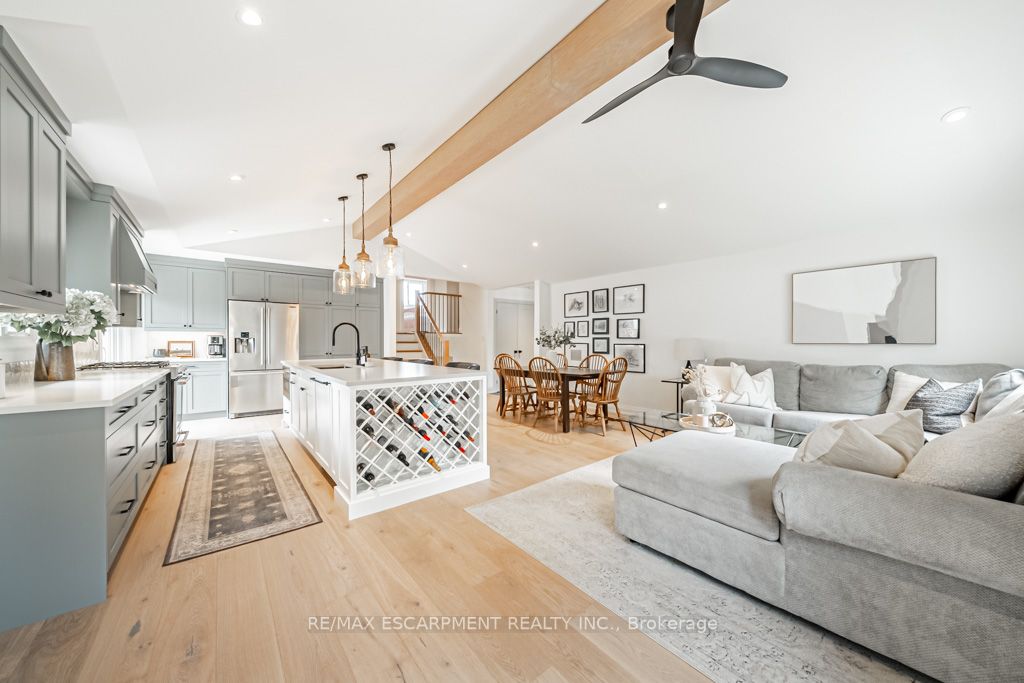 225 Athenia Dr