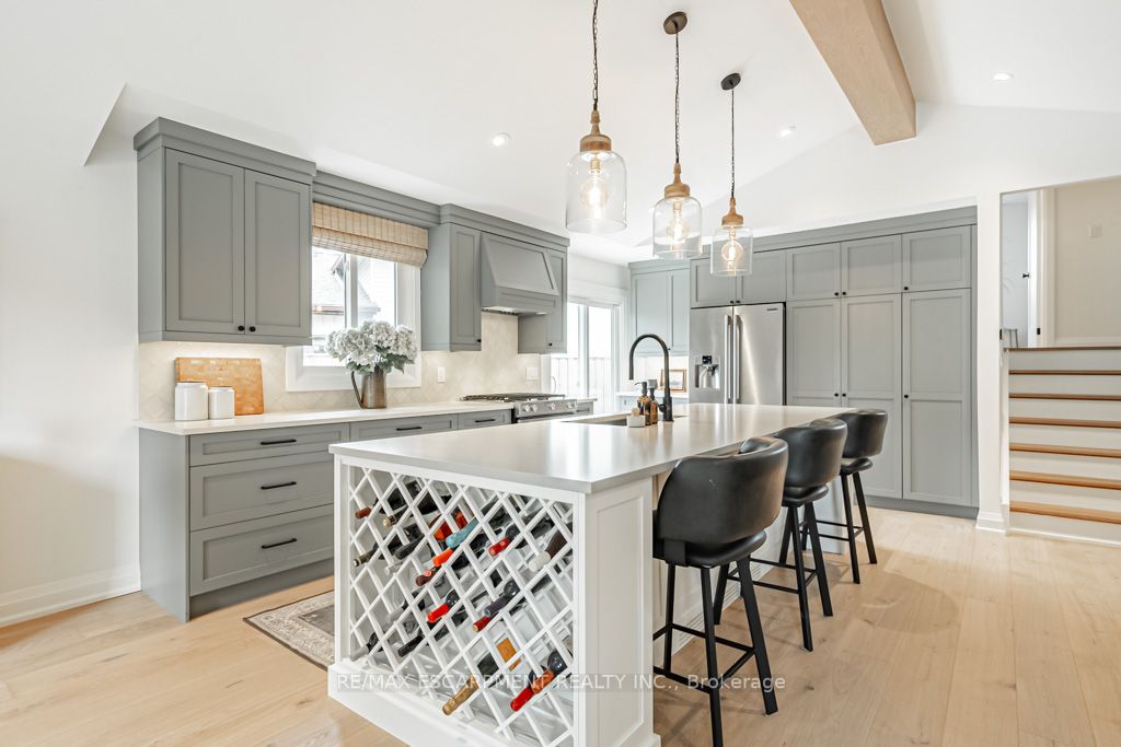 225 Athenia Dr