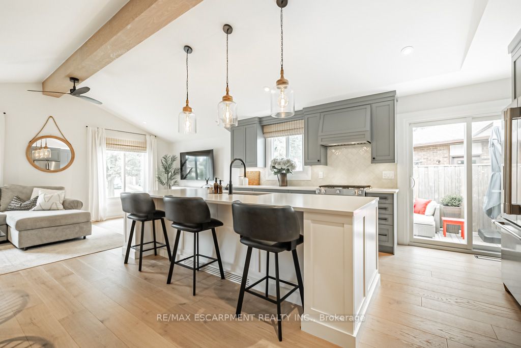225 Athenia Dr