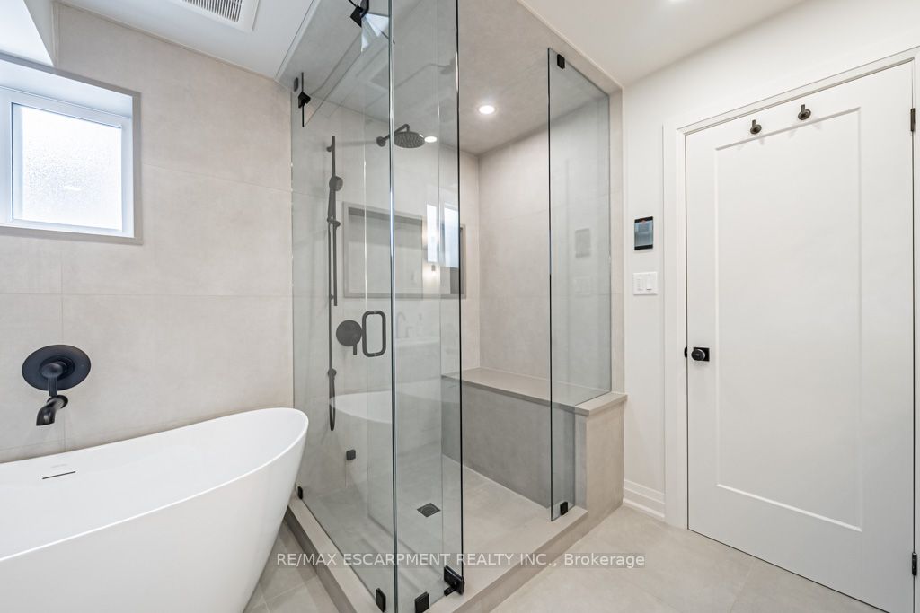 225 Athenia Dr