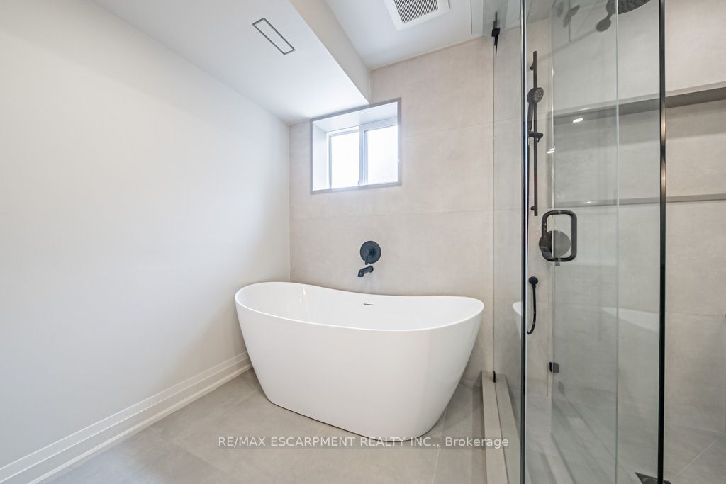 225 Athenia Dr