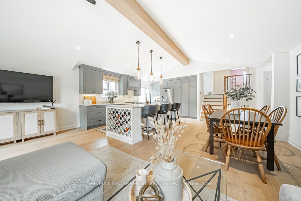 225 Athenia Dr