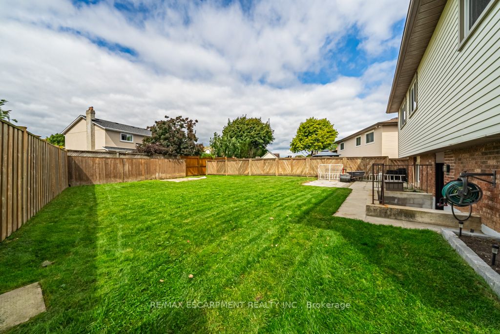 225 Athenia Dr