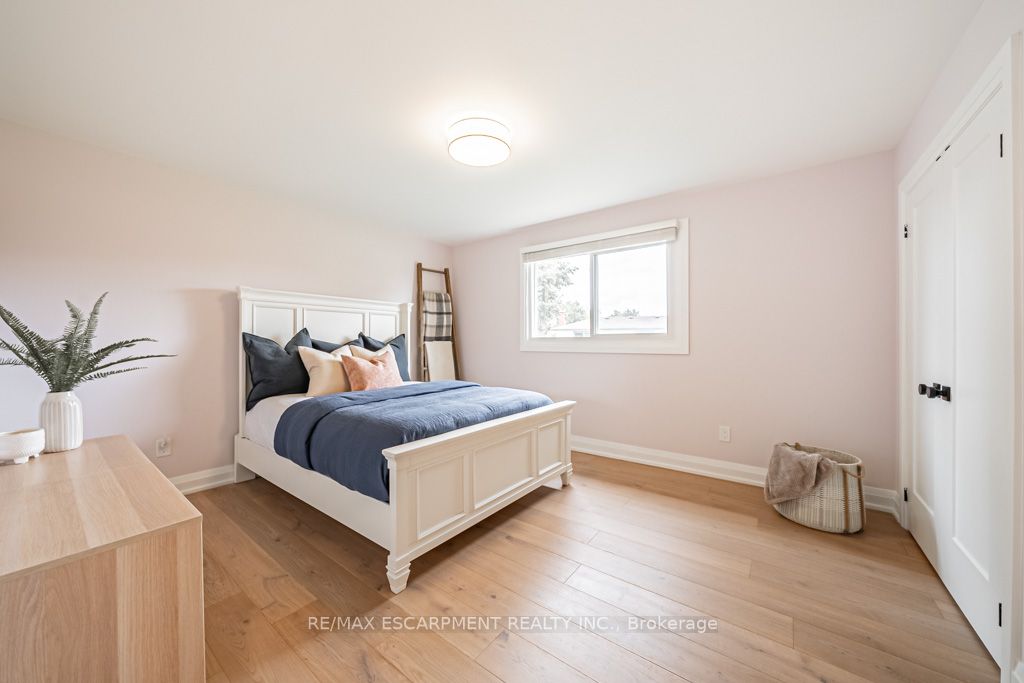 225 Athenia Dr