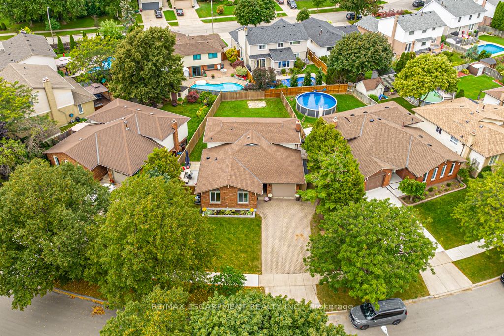 225 Athenia Dr