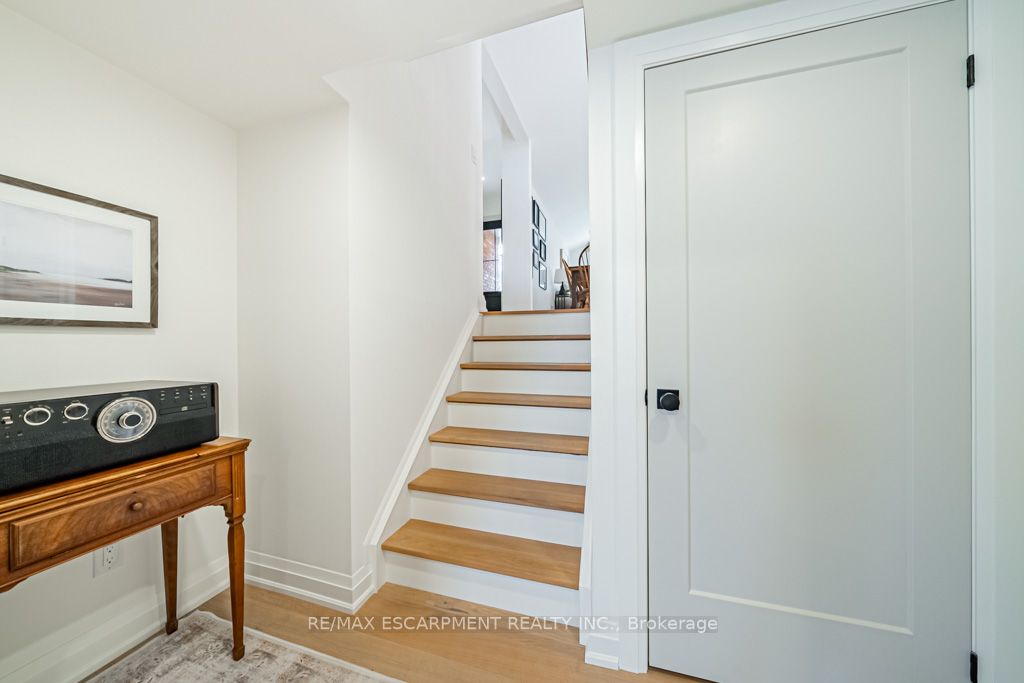 225 Athenia Dr