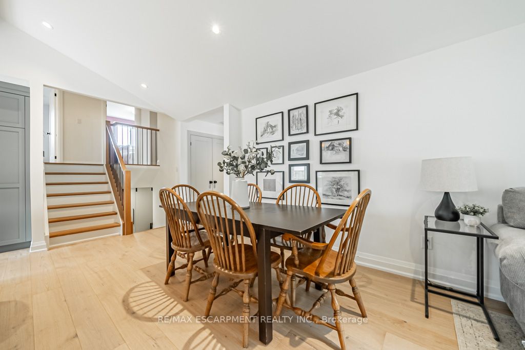 225 Athenia Dr