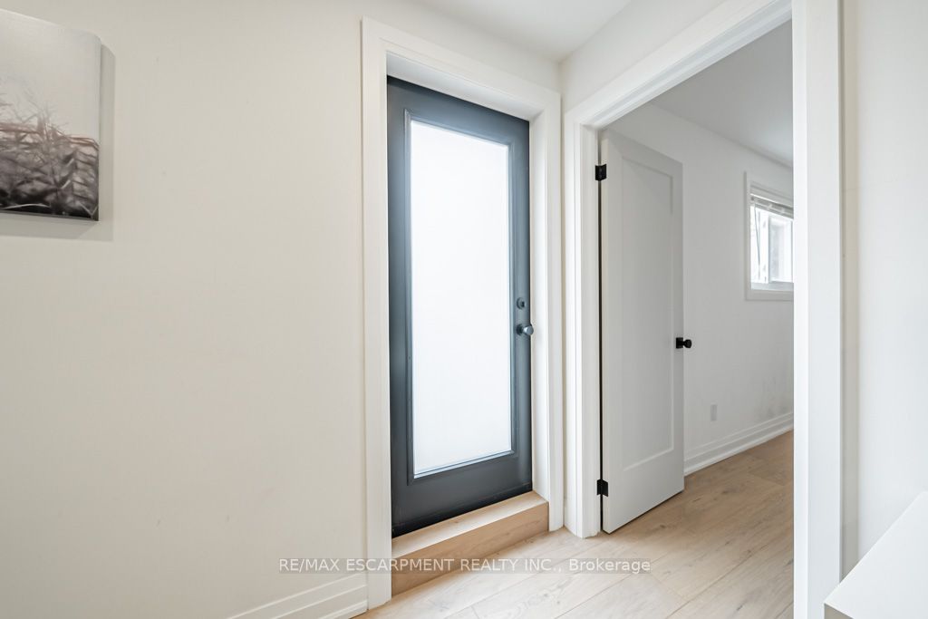 225 Athenia Dr