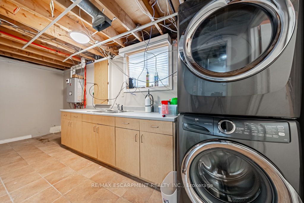 225 Athenia Dr