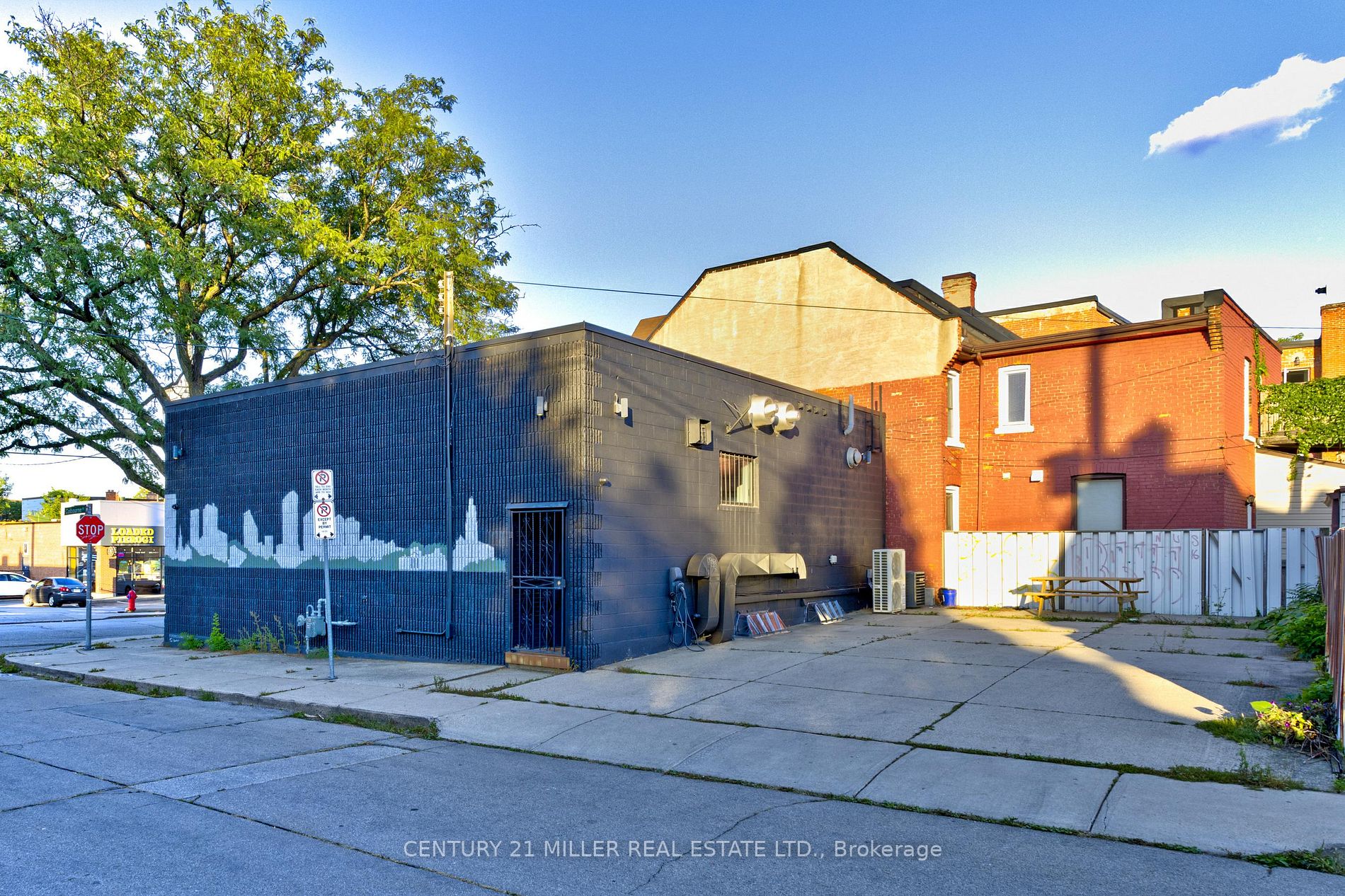 15 Colbourne St