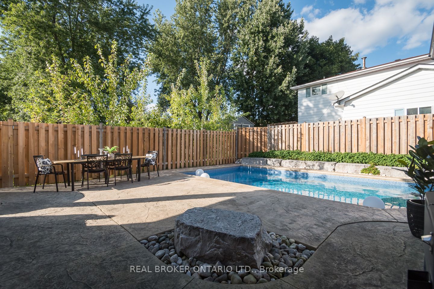 4 Forest Glen Cres