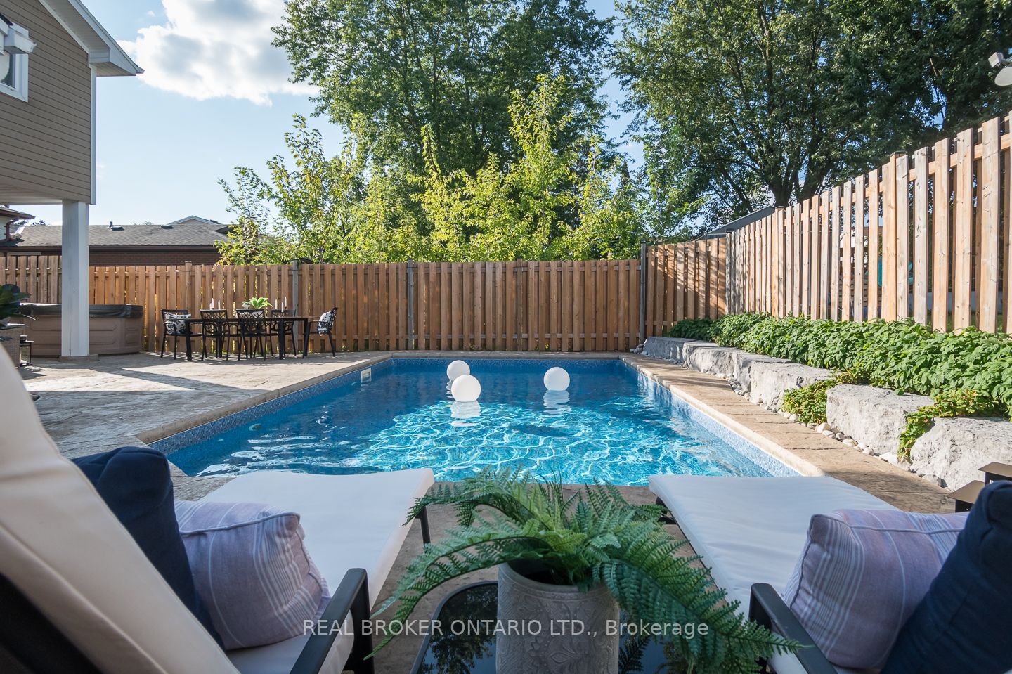 4 Forest Glen Crescent