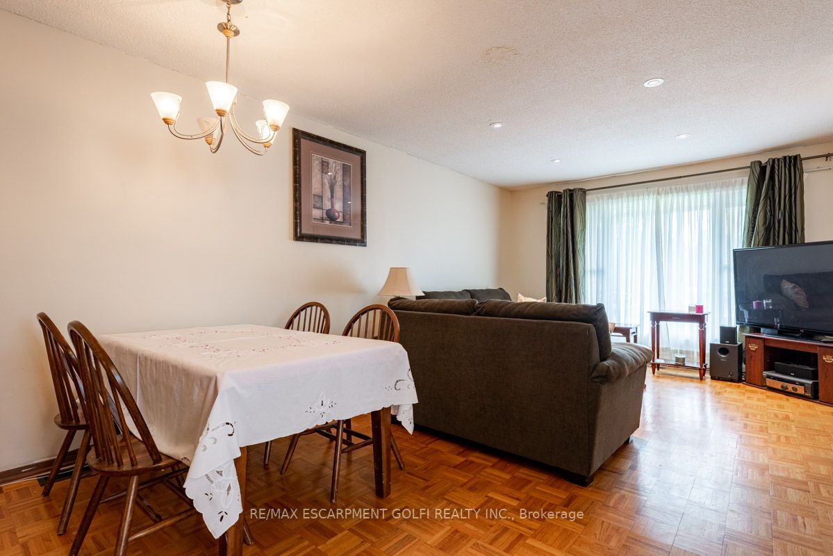 39 Canterbury Dr