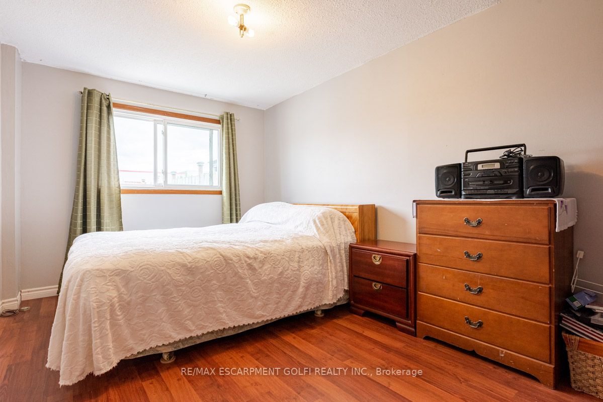 39 Canterbury Dr