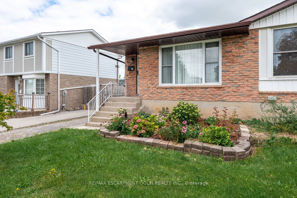 39 Canterbury Dr