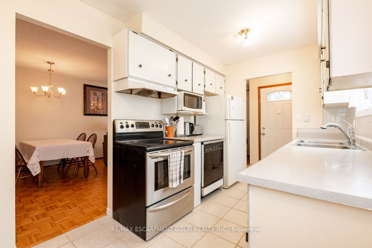 39 Canterbury Dr