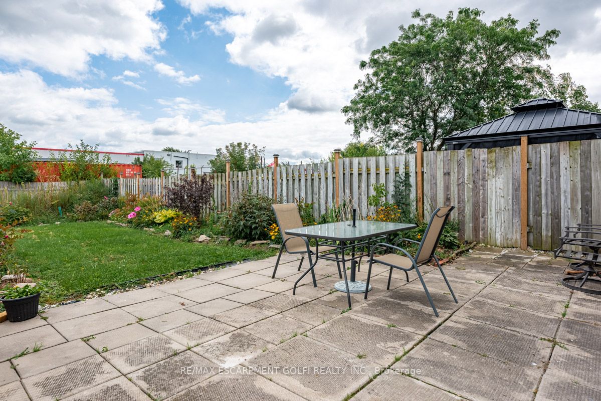 39 Canterbury Dr