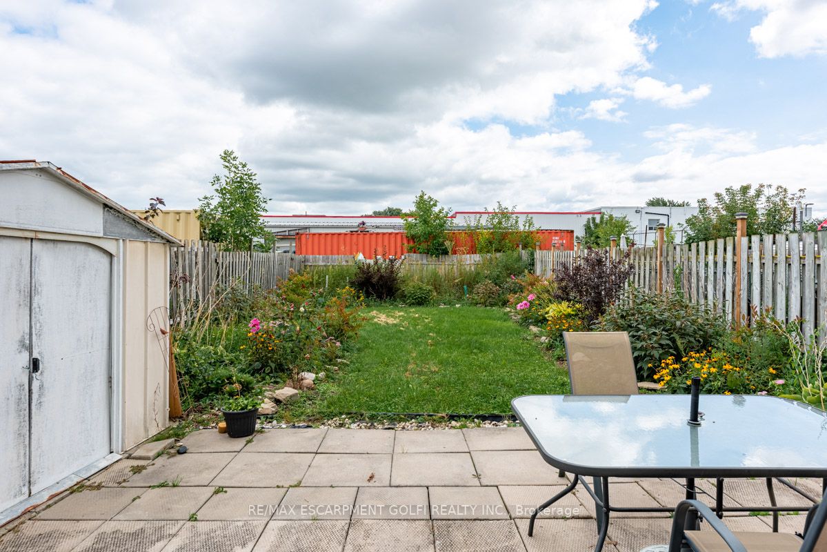 39 Canterbury Dr