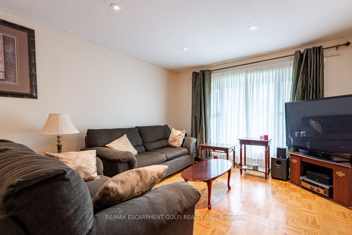 39 Canterbury Dr