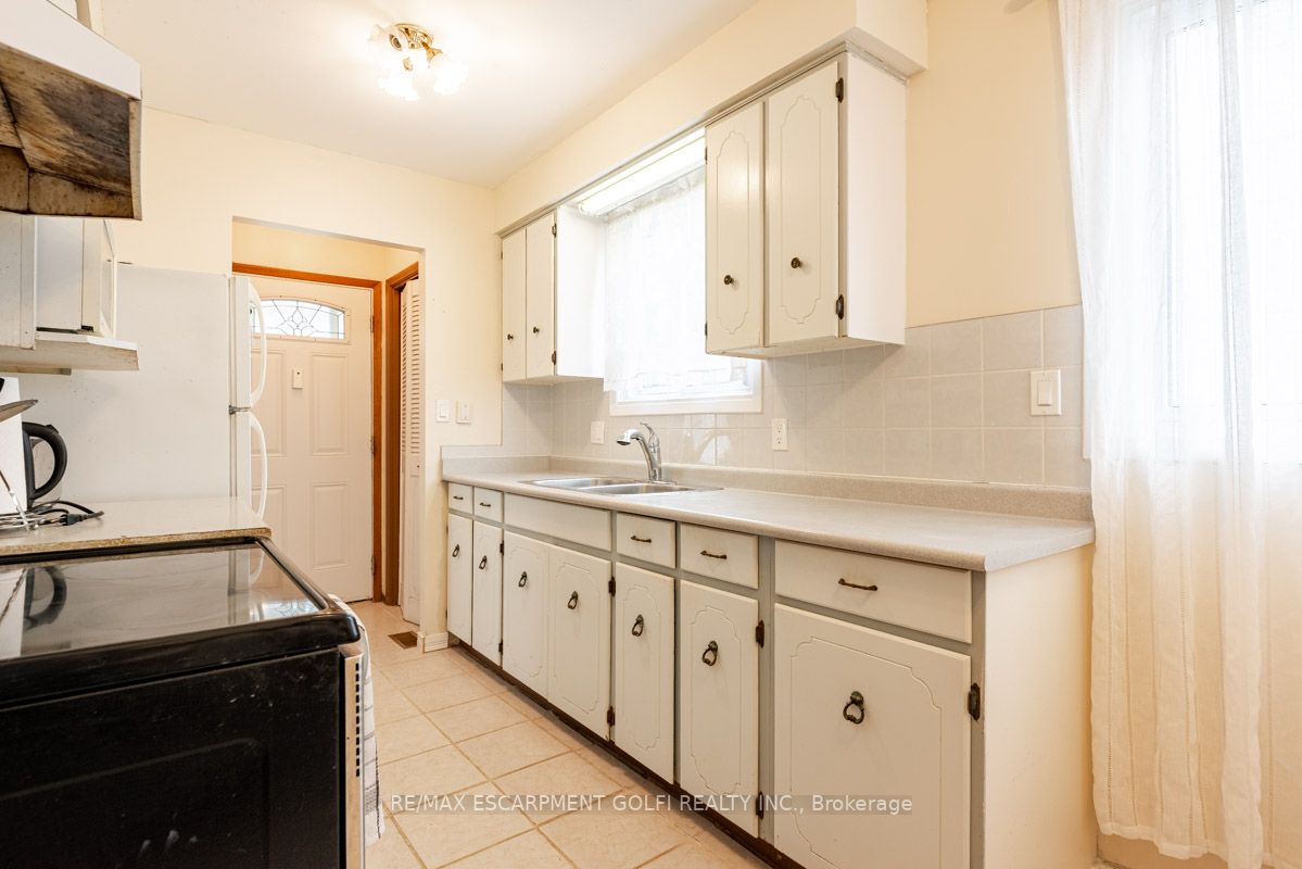 39 Canterbury Dr