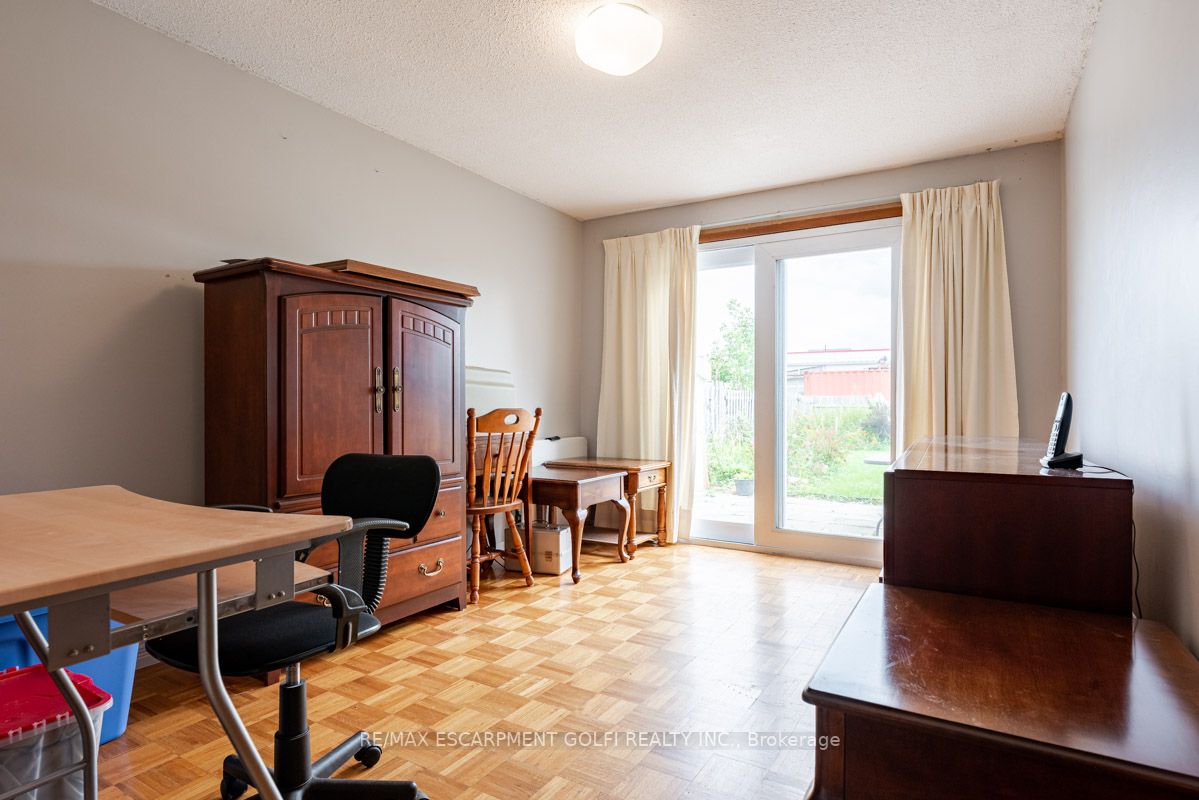 39 Canterbury Dr