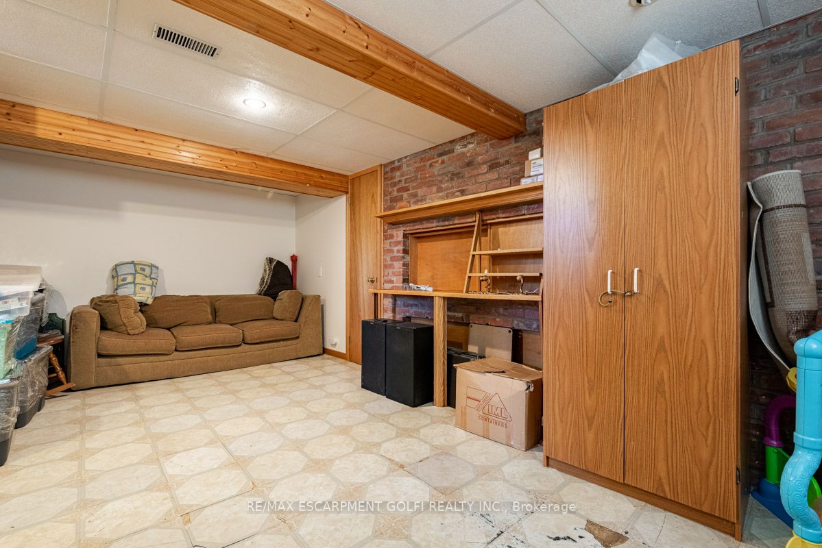 39 Canterbury Dr