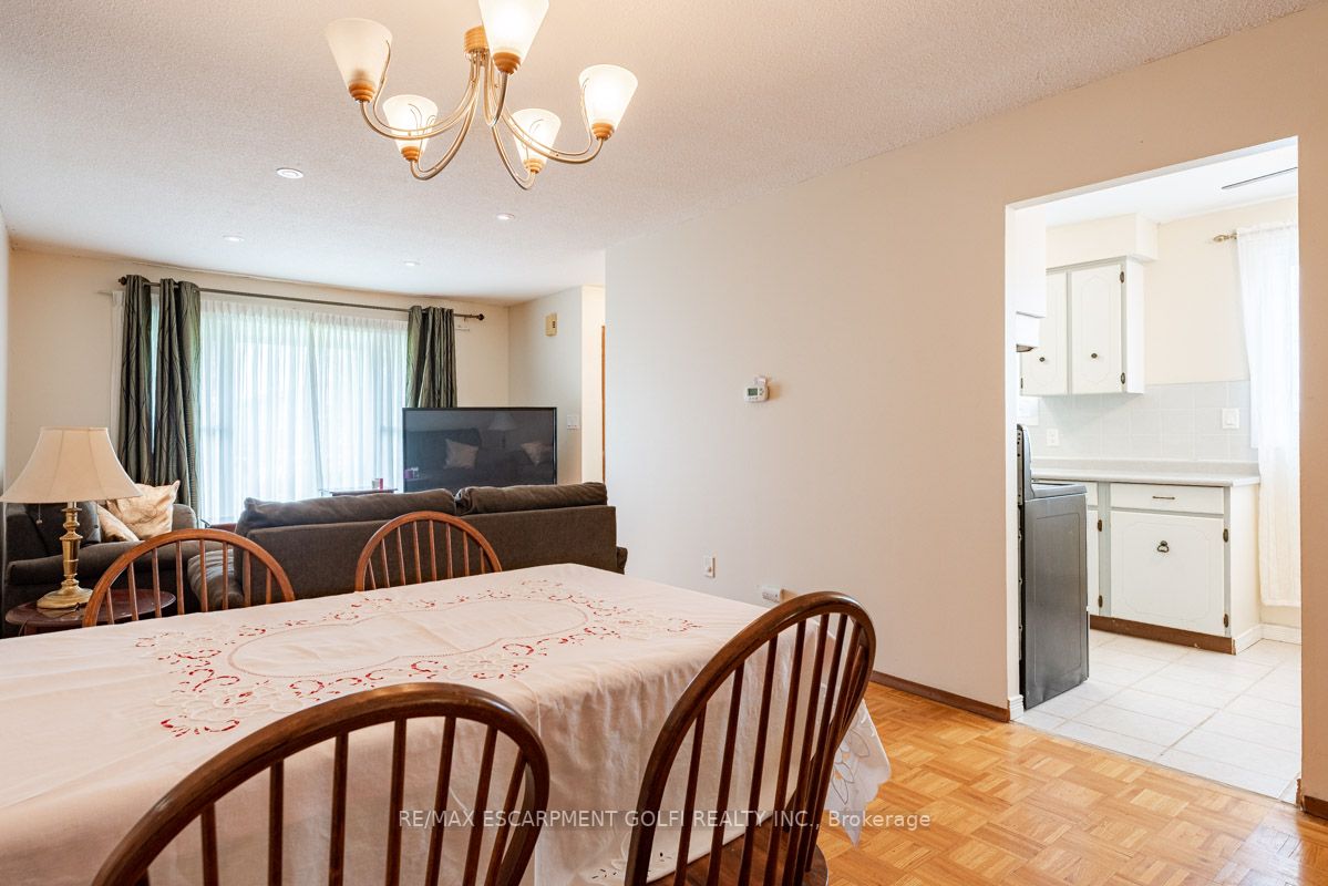 39 Canterbury Dr