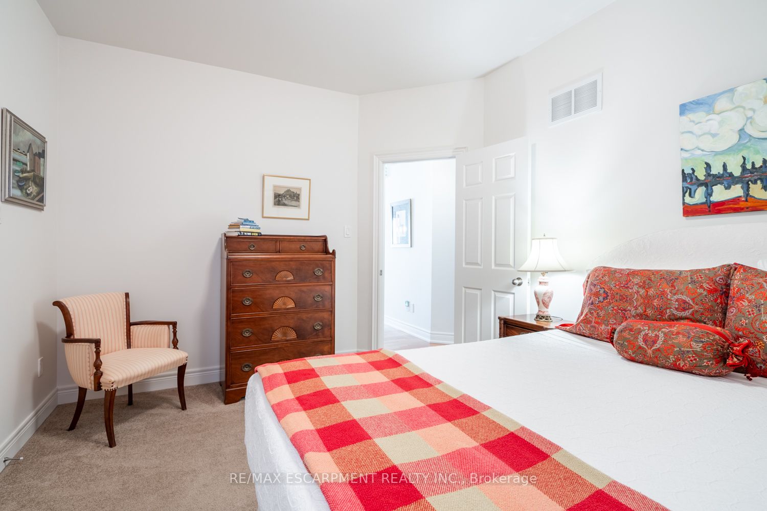 35 Riding Park Pl