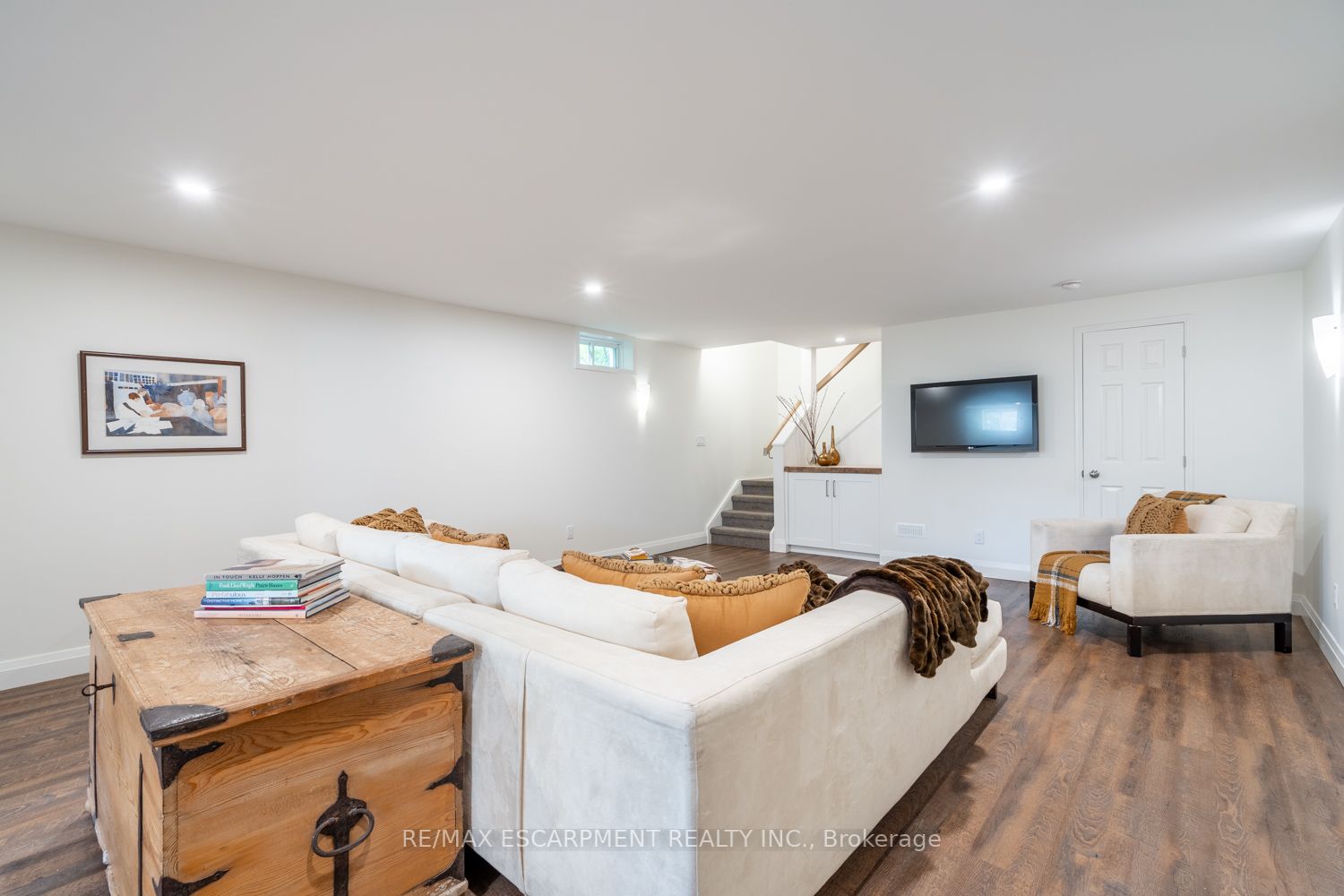 35 Riding Park Pl