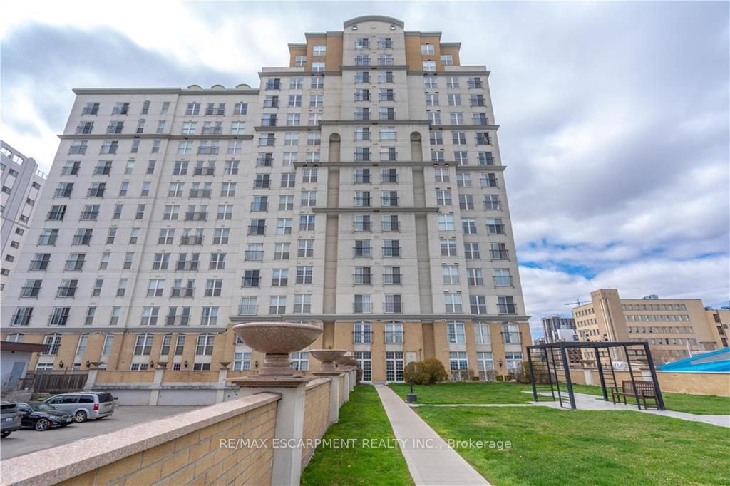 135 James Street S, #701