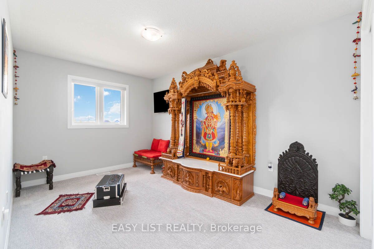 126 Laguna Village Cres