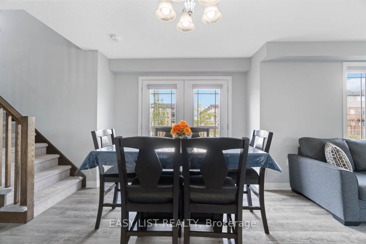 126 Laguna Village Cres