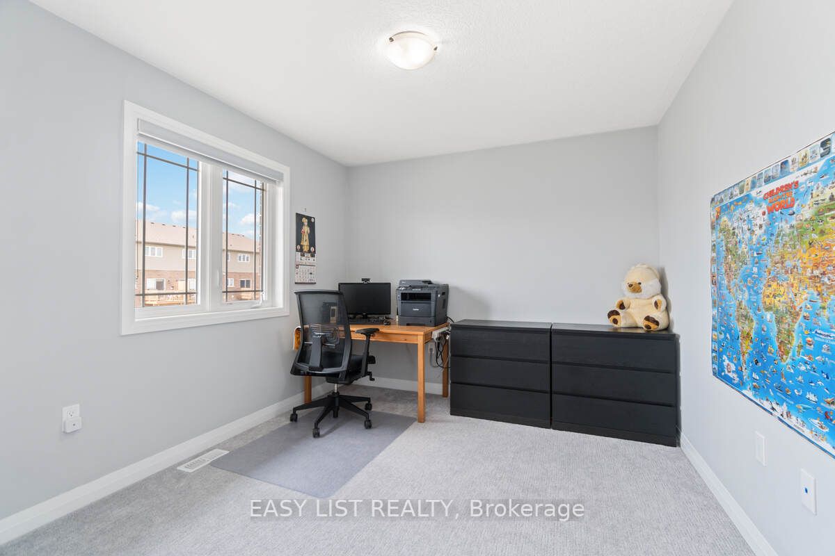 126 Laguna Village Cres