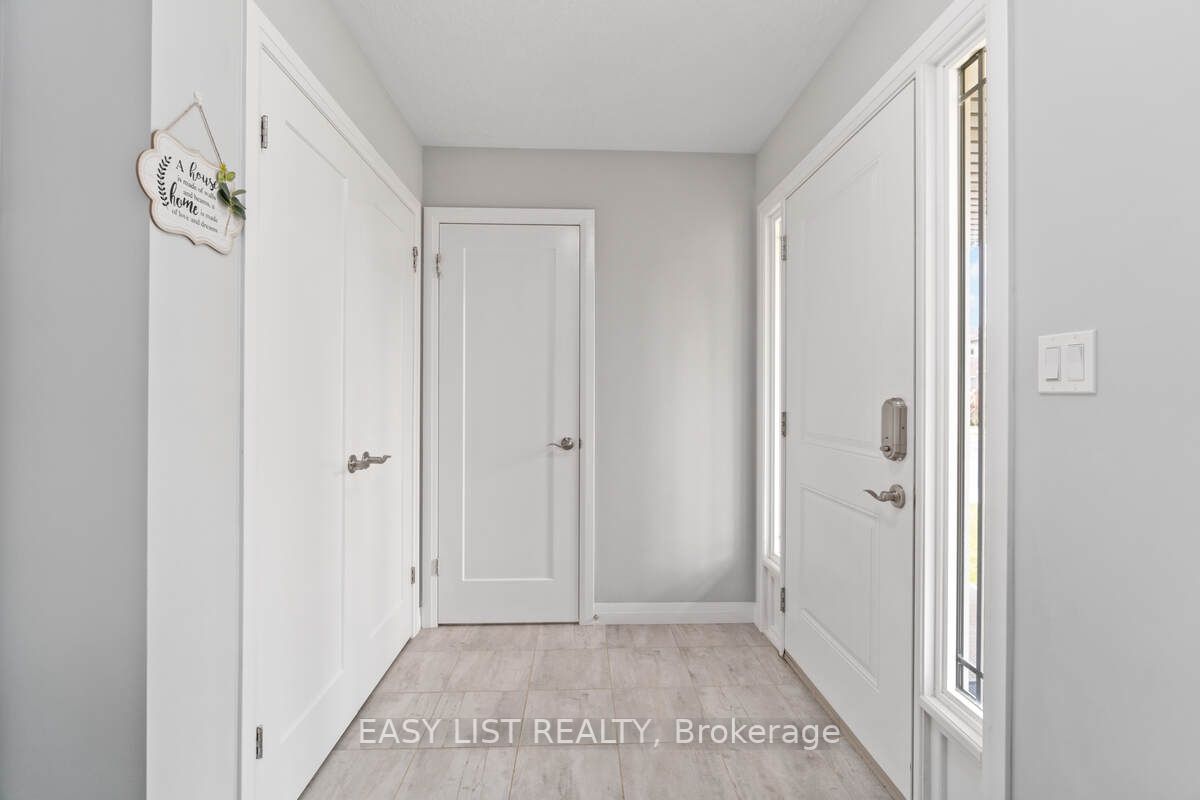 126 Laguna Village Cres