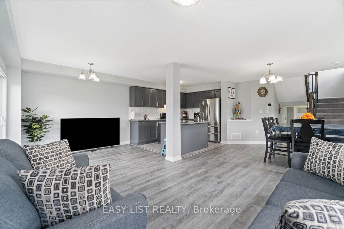 126 Laguna Village Cres