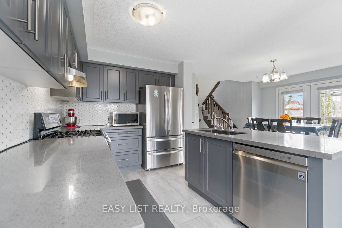 126 Laguna Village Cres