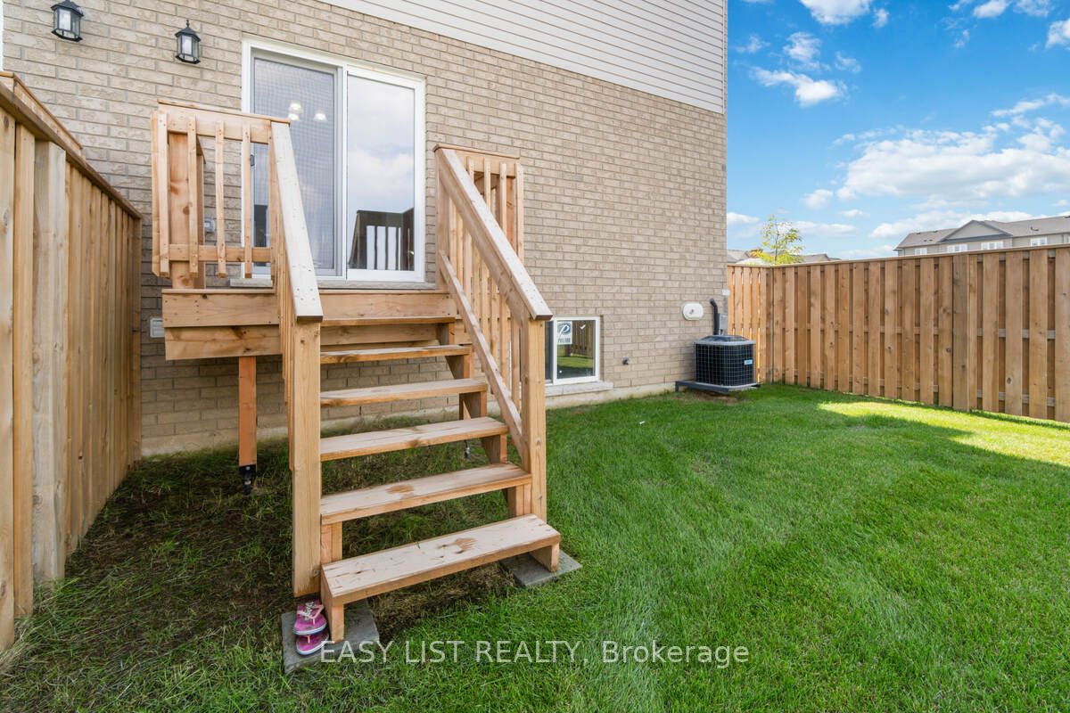126 Laguna Village Cres