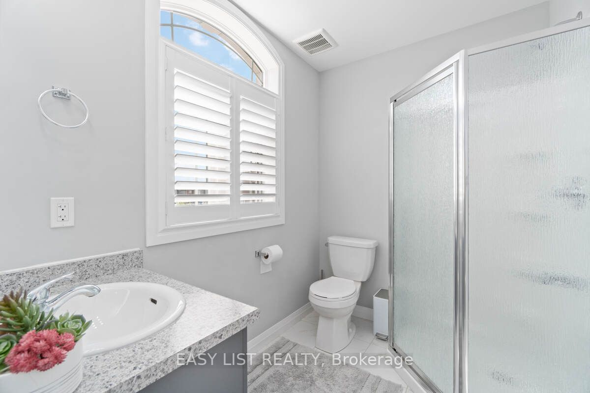 126 Laguna Village Cres