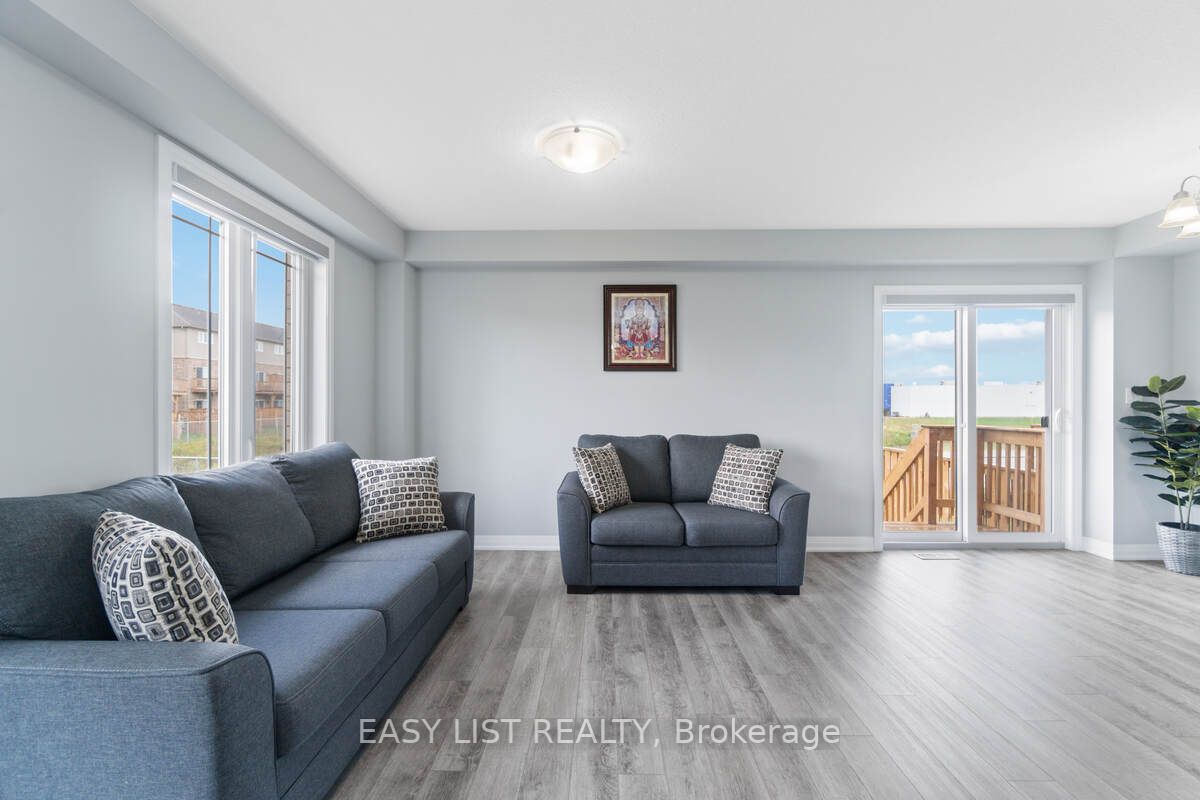 126 Laguna Village Cres