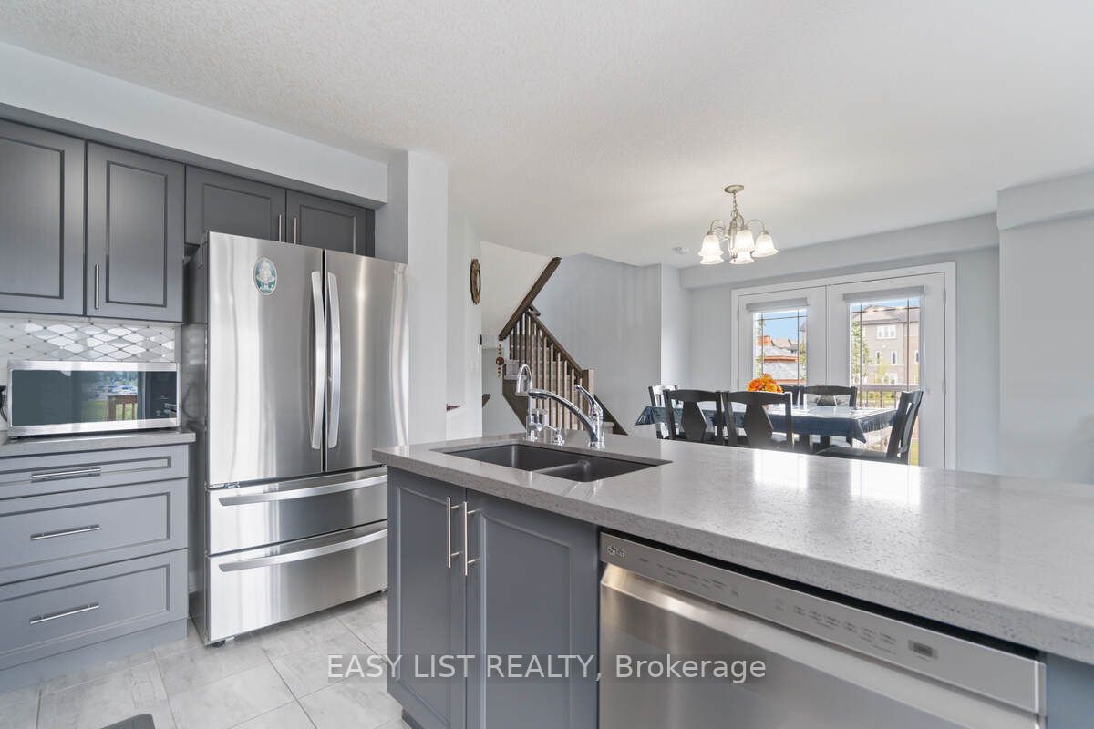 126 Laguna Village Cres