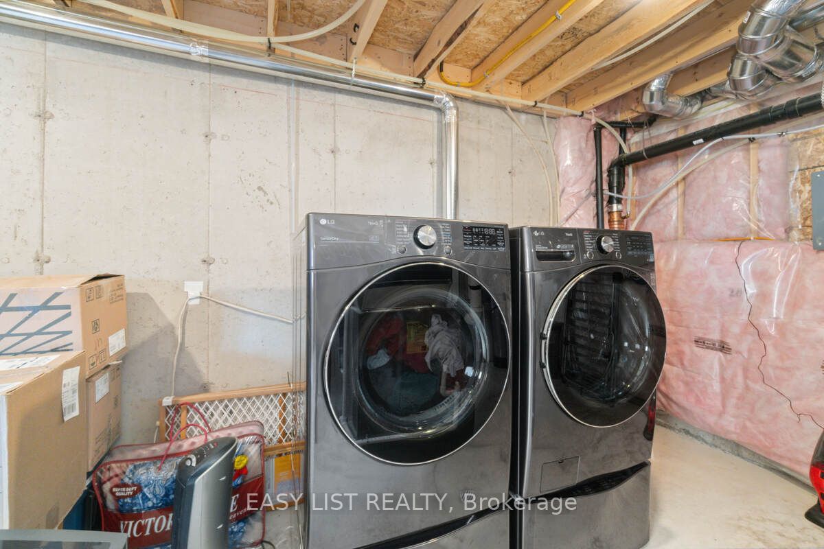 126 Laguna Village Cres